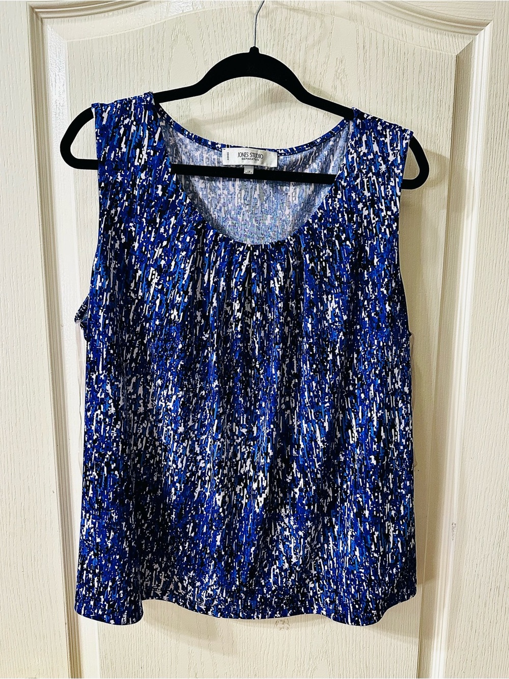 Jones Studio Blue Black and White Printed Sleeveless Camisole